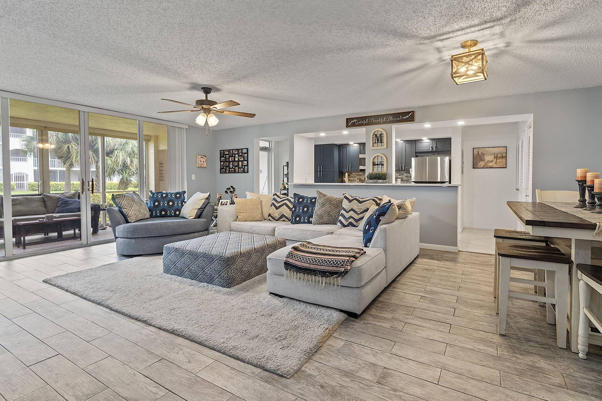 Beautifully updated 2 bedroom and 2 bathroom condo in the popular community of Half Moon Bay.
