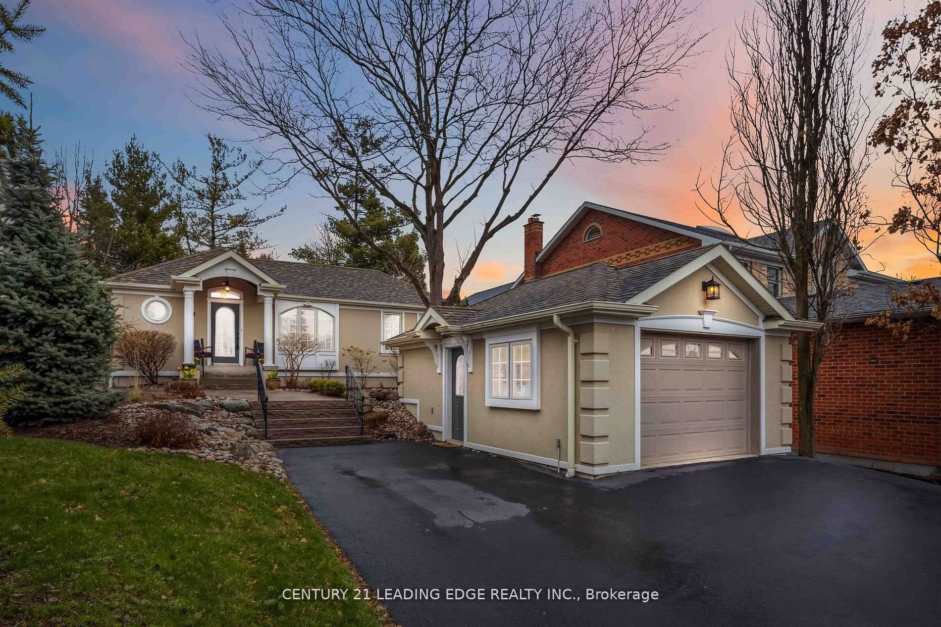 Open House Sat amp ; Sun June 7 amp ; 8 2 4 PM Discover your private retreat in the heart of Pickering's prestigious Dunbarton neighborhood !