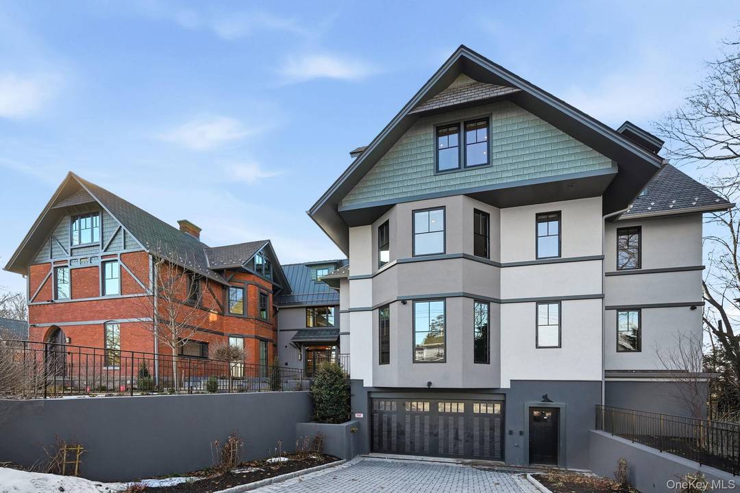 Welcome to the Landmark at Clinton, a brand new luxury rental building in the Heart of Dobbs Ferry.