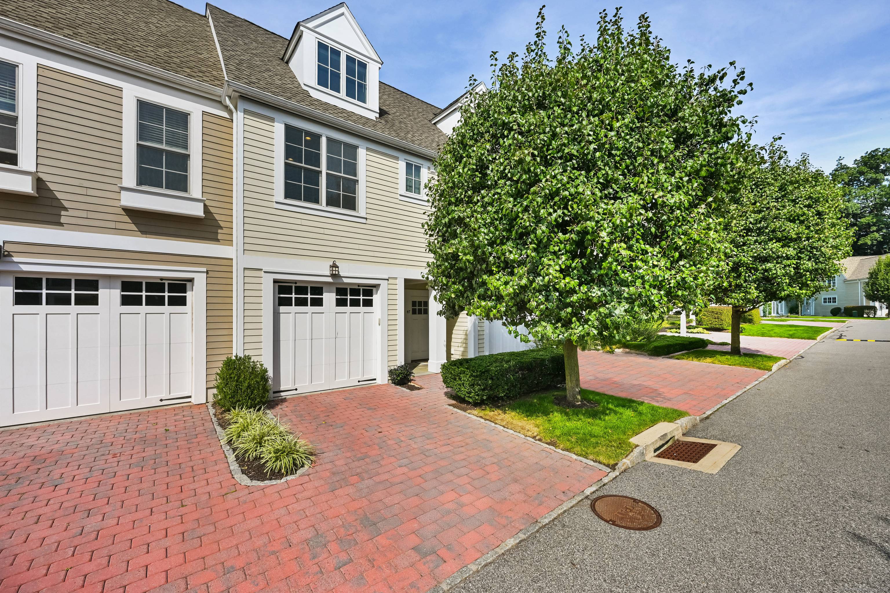Palmer Hill Townhouse ! in this luxury gated community located on the Old Greenwich Stamford border.