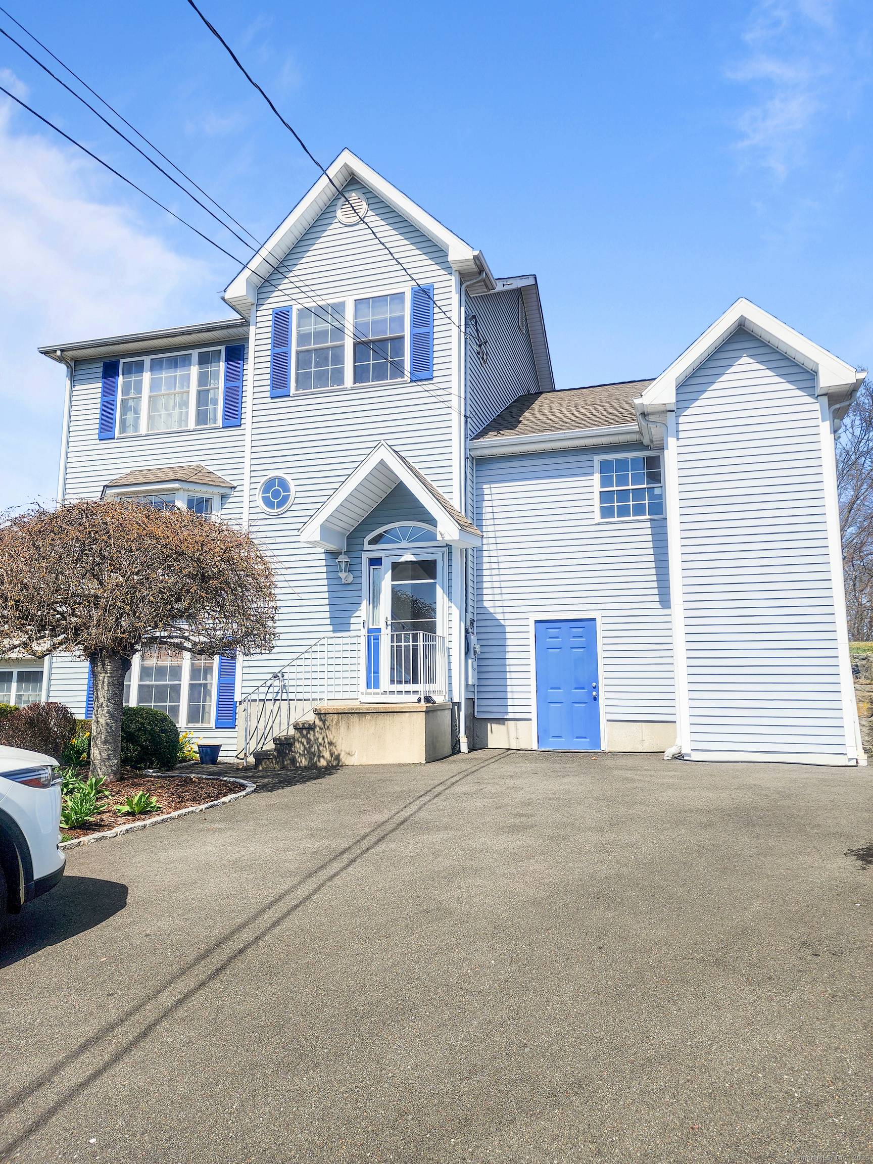ONE OF A KIND LARGE COLONIAL IN A CUSTOM MANICURED CUL DE SAC !