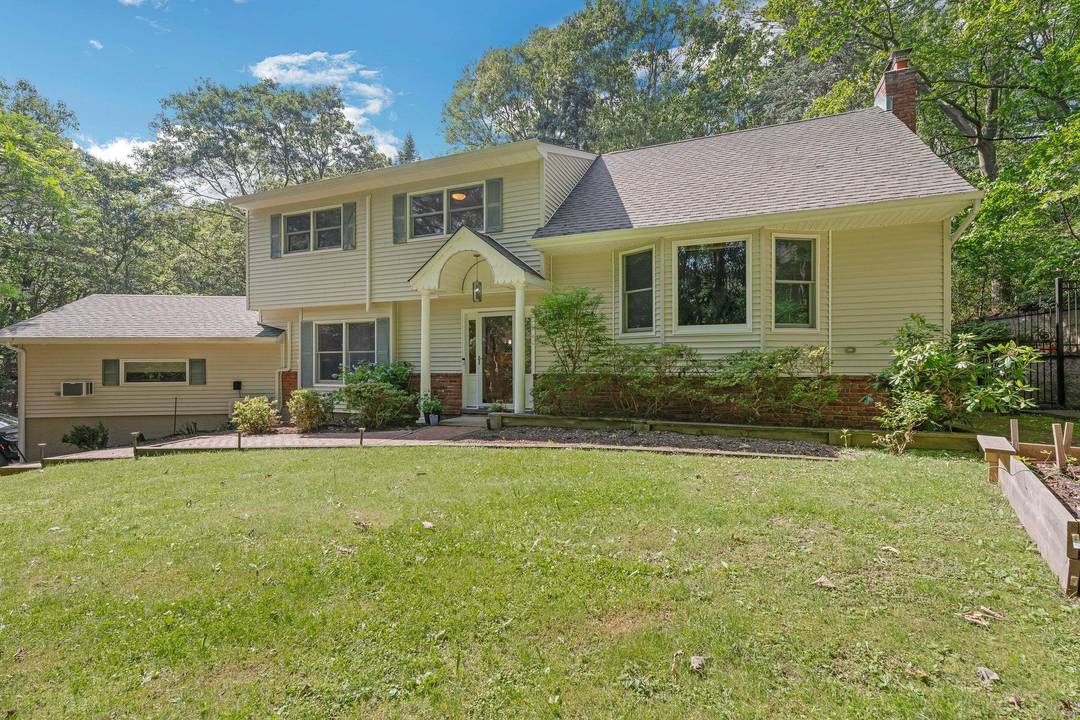 RECENT TAX REDUCTION GRANTED Serene escape, located in Elwood ; Gorgeous 4 Bedroom 2.