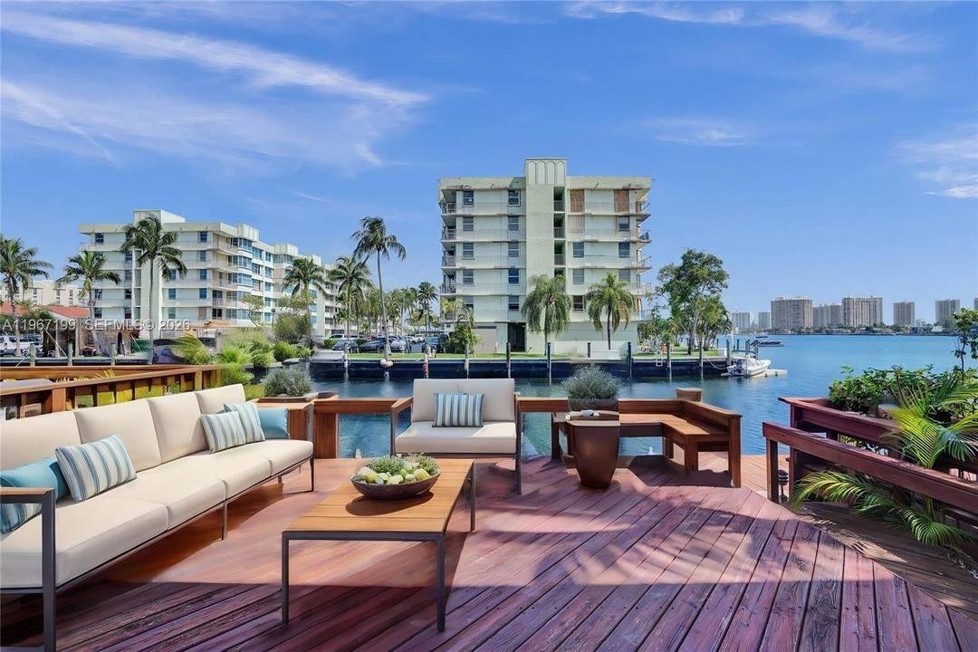 JUST REDUCED ! BOATER S DREAM Waterfront 3BR 2.