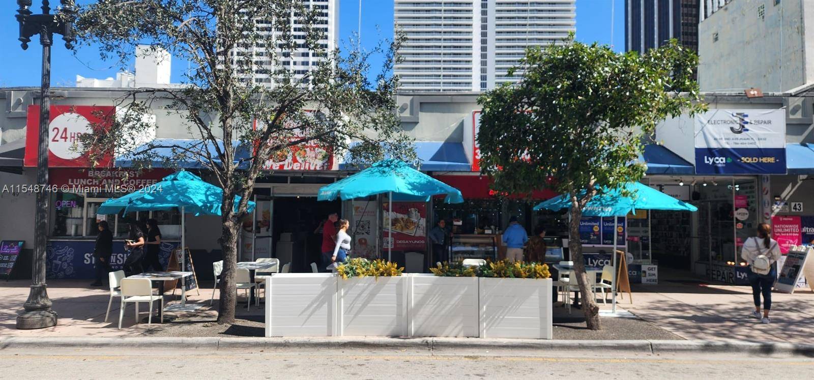 Excellent location in the heart of Downtown Miami a combination Peruvian Restaurant and Cafeteria.
