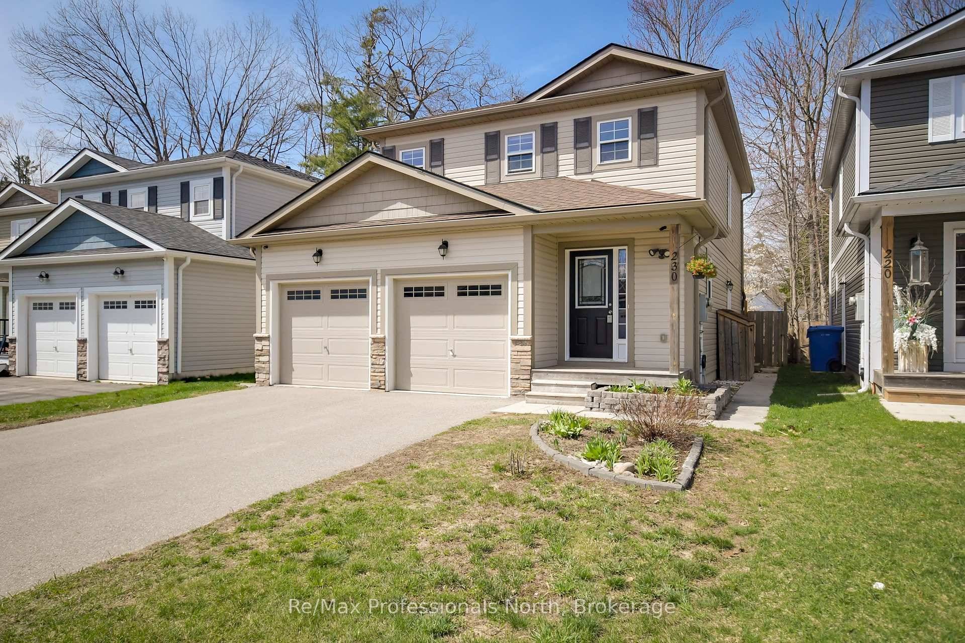 Welcome to this beautiful, family friendly home in one of Gravenhurst's most sought after subdivisions !