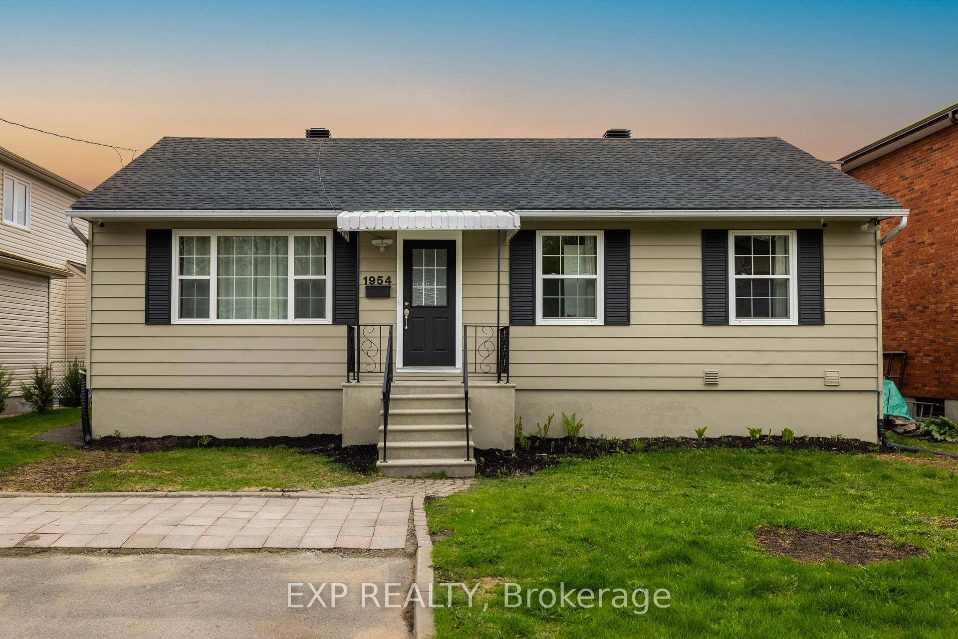 Nestled in the heart of charming Blossom Park, this beautifully maintained family home offers the perfect blend of comfort, convenience, and outdoor adventure.