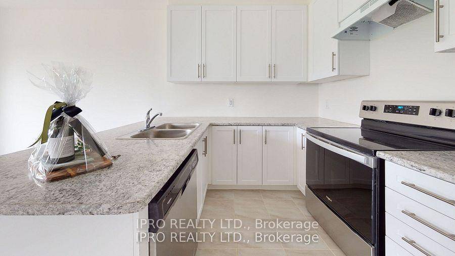 Newly Built 3 Bedroom, 3 Bathroom Town Home in the Heart of Shelburne.