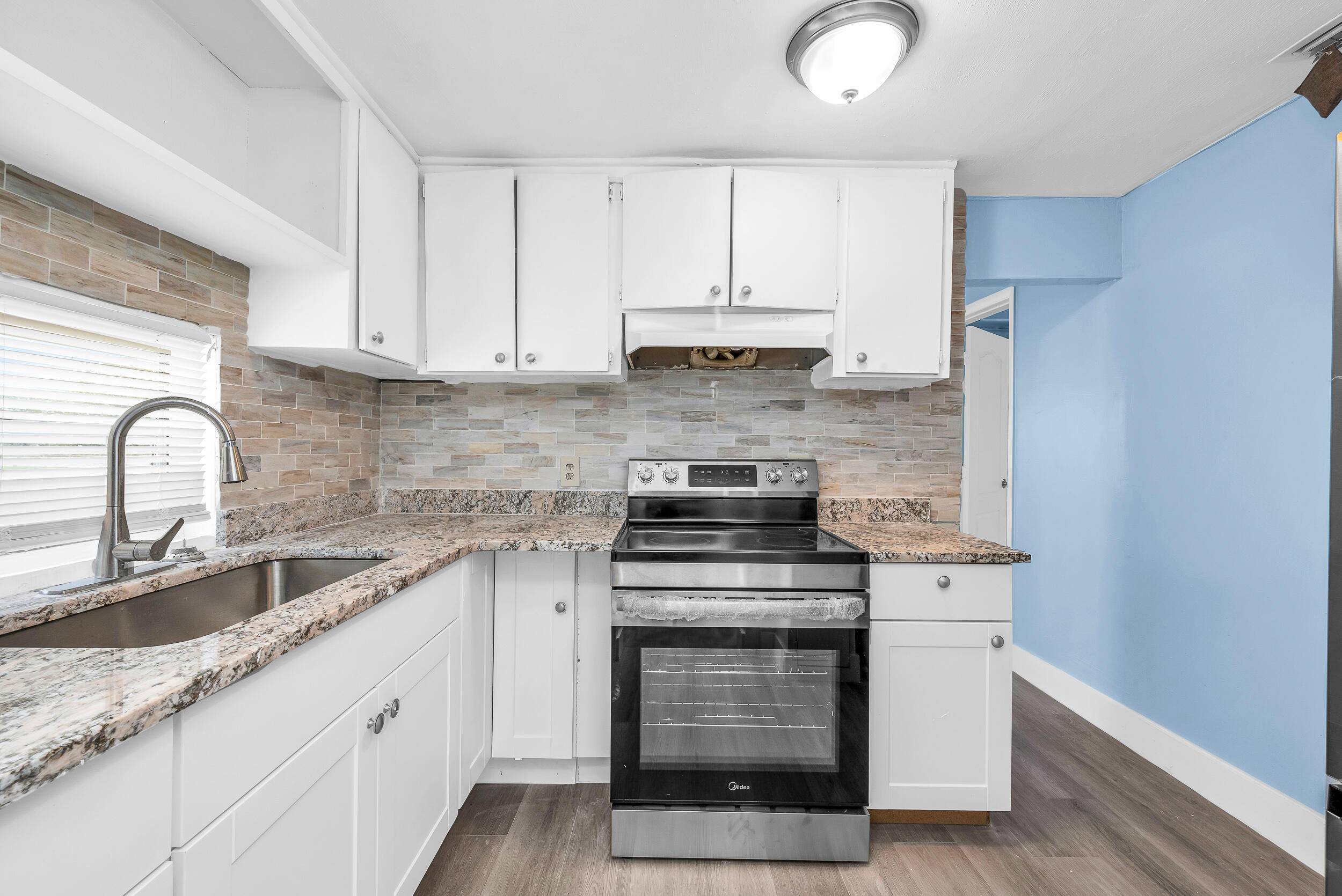 This 2 bedroom, 1 bath single family home is perfectly situated just minutes from shopping, major highways, and public transportation, making daily commutes a breeze.