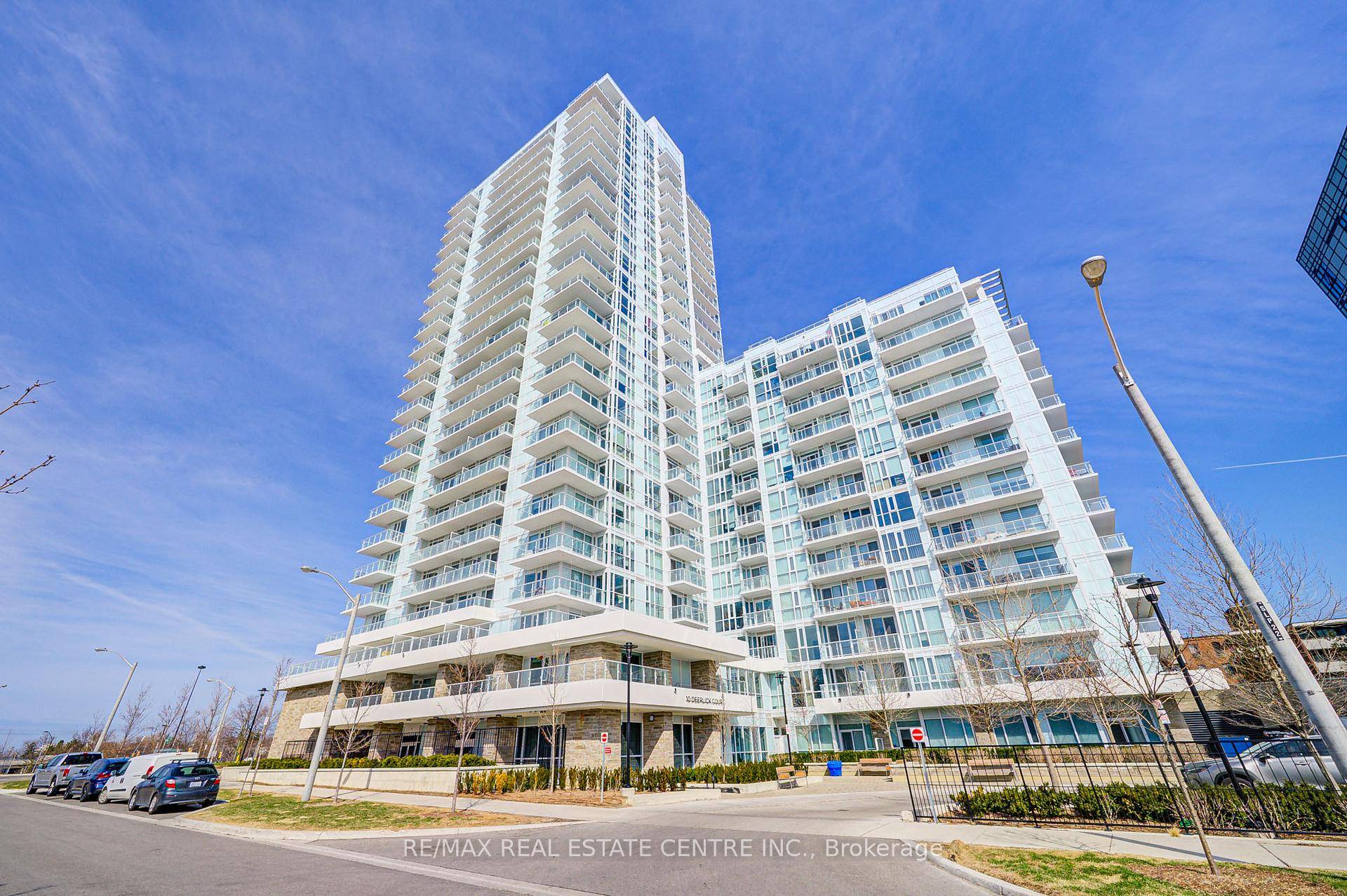 The Ravine at 1215 York Mills Rd, Less than 2 years old, 3 bedroom, 2 bathroom condo in Prime North York's Parkwoods Donalda area.