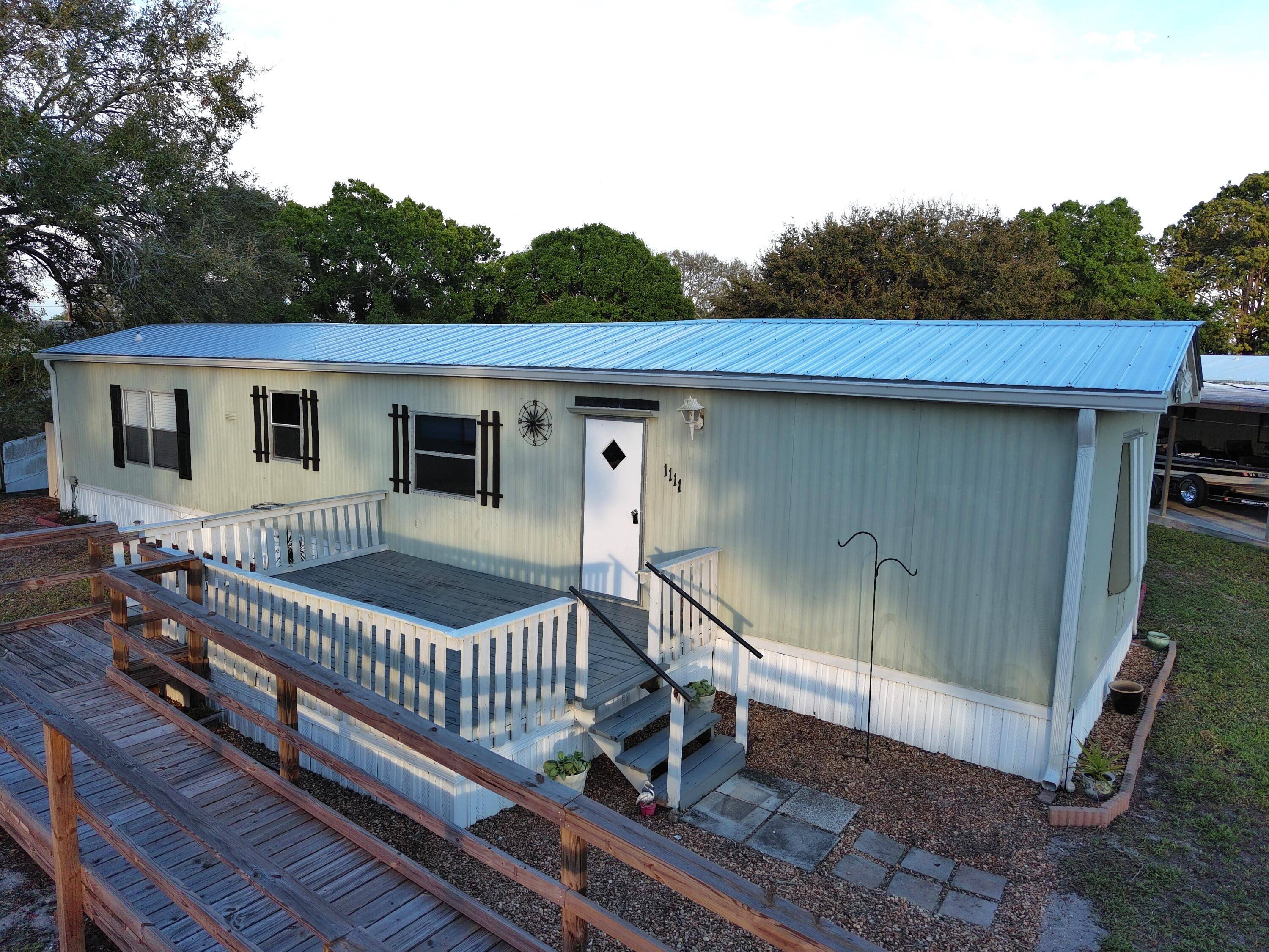 Furnished 2 2 on a canal in Buckhead Ridge with quick, easy access to Lake Okeechobee, the Bass fishing capital of the world !