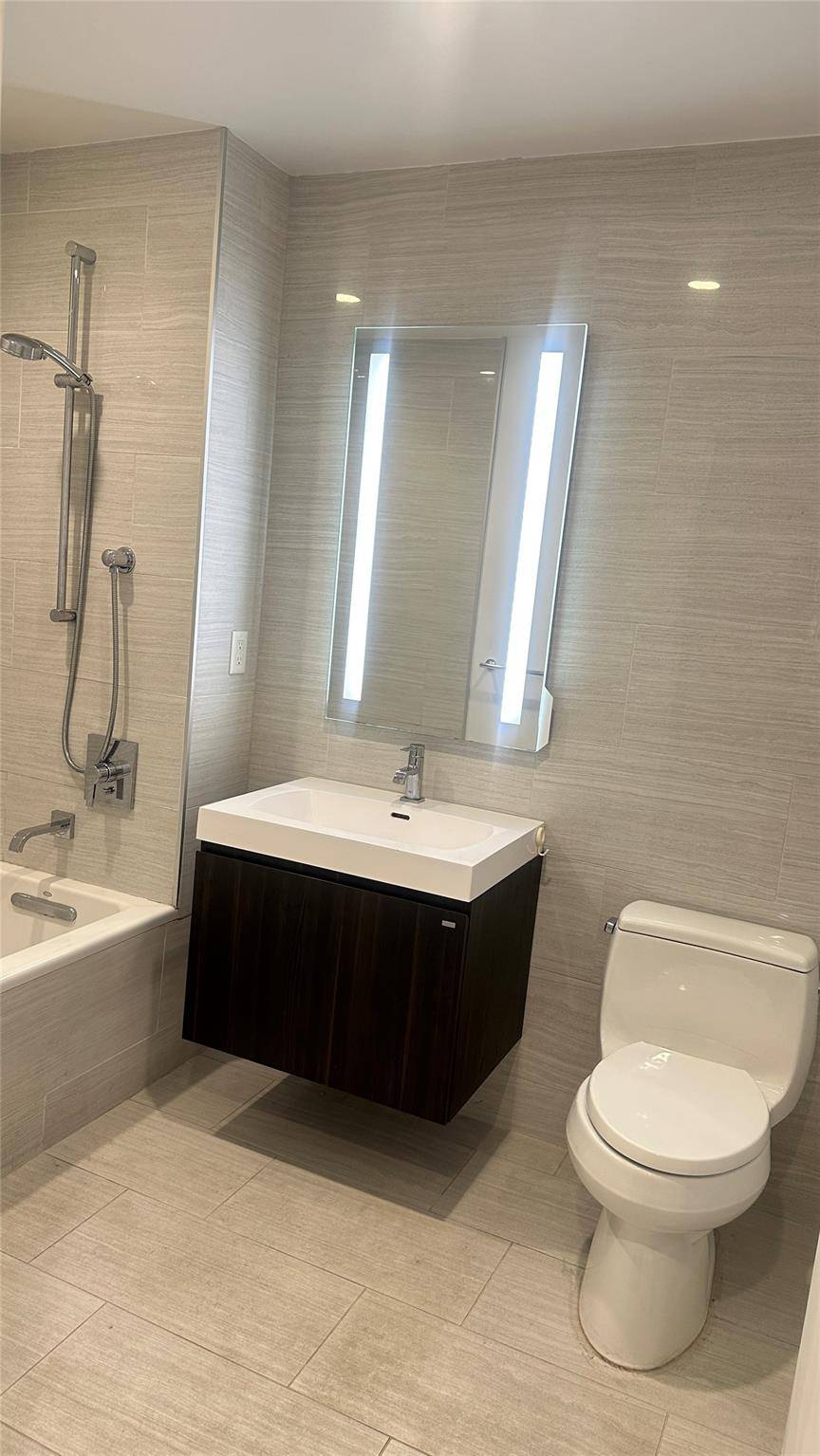 Prime Location Situated in the heart of Downtown Flushing, this condo offers unbeatable convenience.