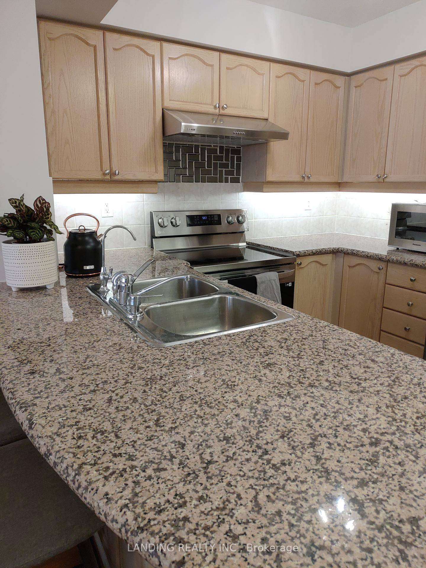 Tridel Luxury Condo With Full Amenities Including Bowling Alley, Tennis Court, Virtual Golf, Indoor Pool, Bbq And Many More.