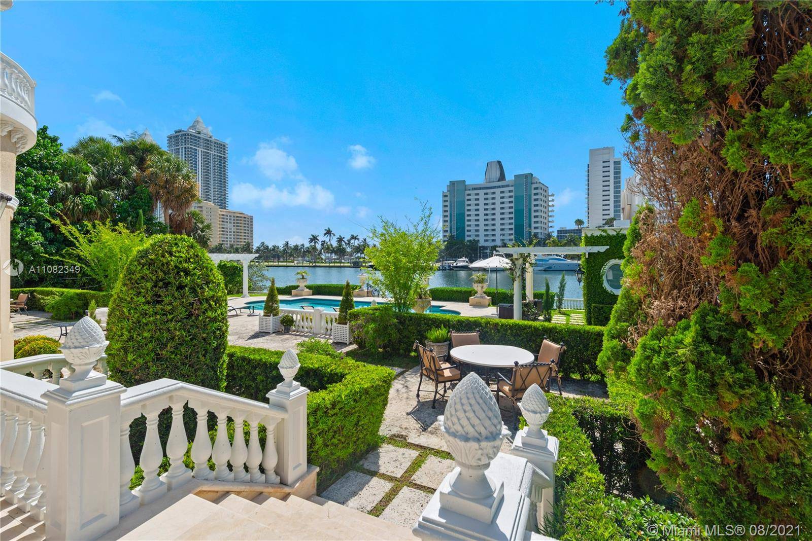 Expansive Pinetree Estate Awaits !