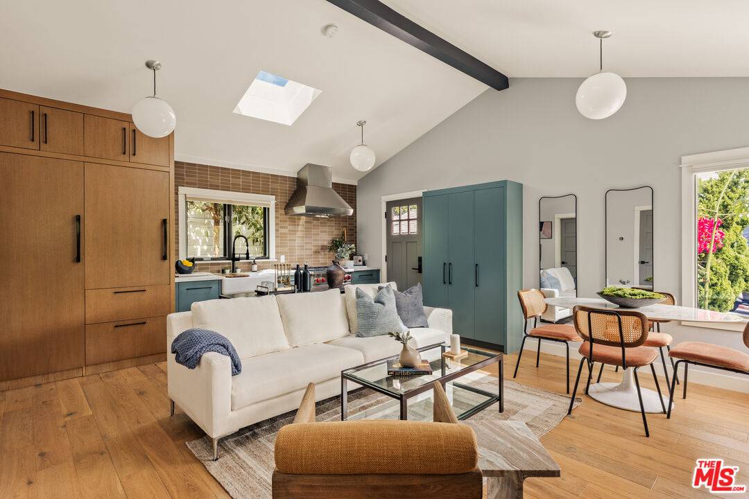 9009 Lloyd Pl 2BR Sunset Strip La