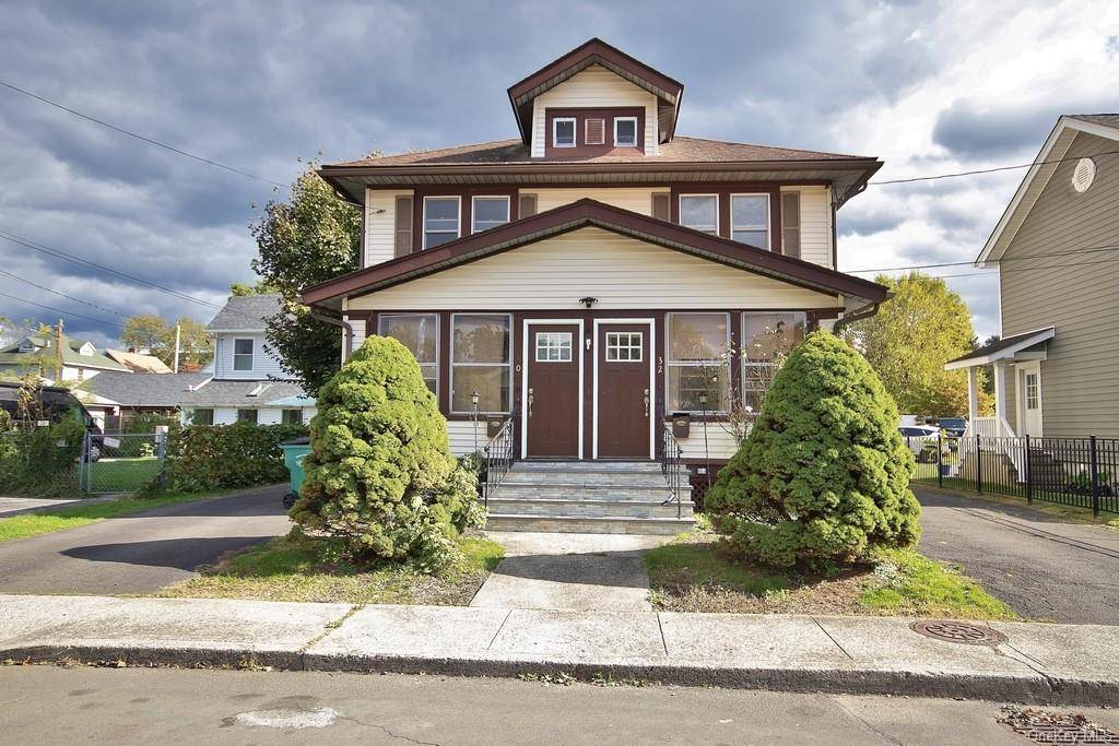 THREE BEDROOMS amp ; 2 FULL BATHS IN A TWO STORY BEAUTIFULLY RENOVATED RENTAL.