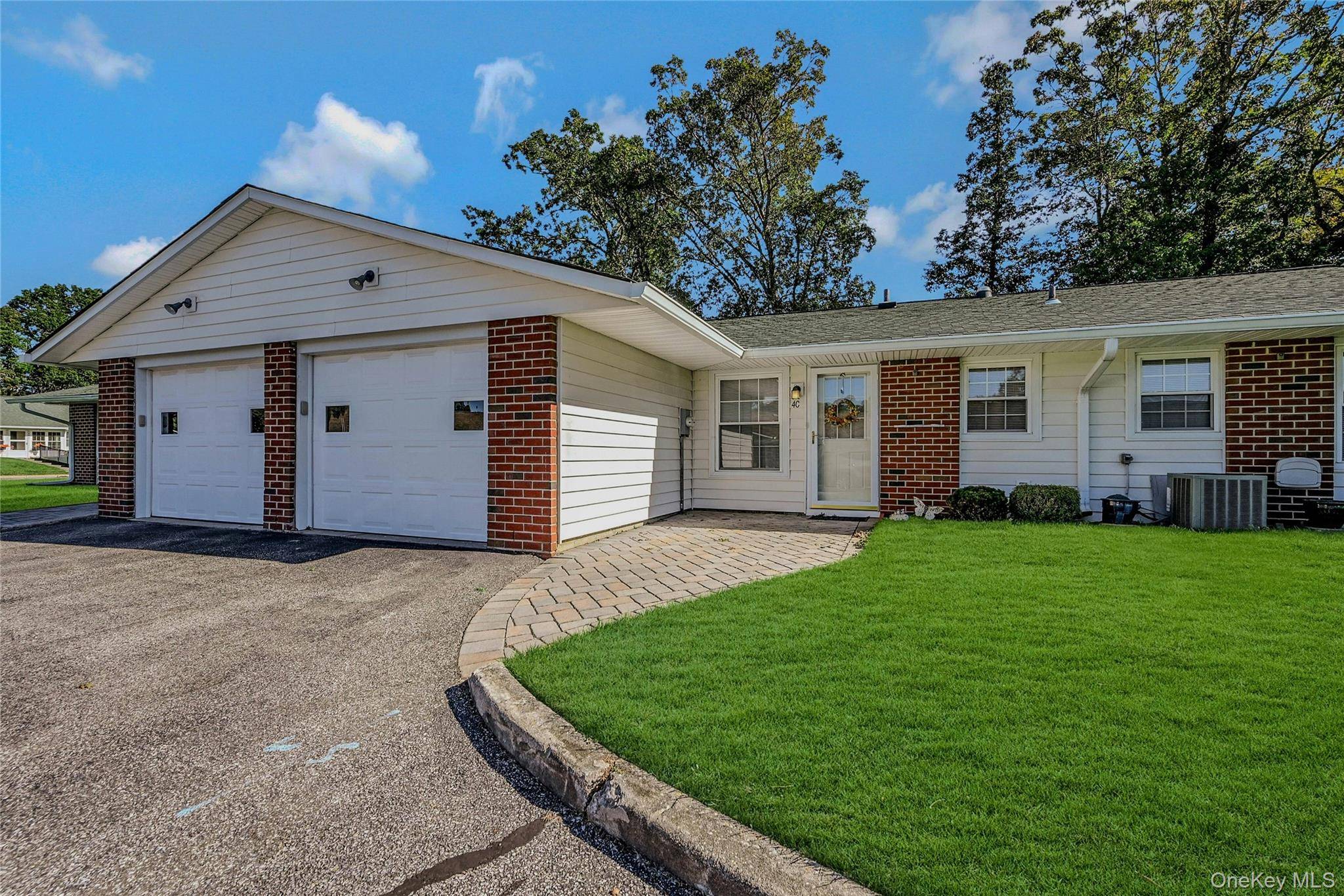 Welcome to the Winfield model in the best location in the village !