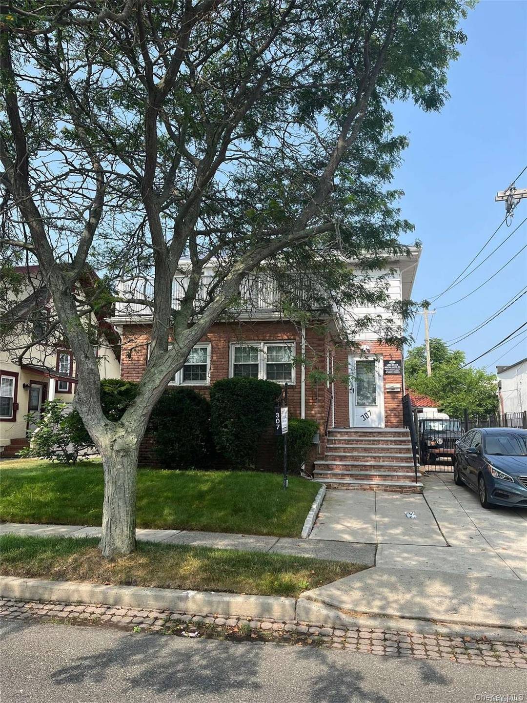 Upper 3 Bedroom Apartment Rental in Westholme Area, Large Living Room With Sliding Glass Door to Private Deck, Eat In Kitchen, Full Bath, Close to LIRR, Shopping and Transportation