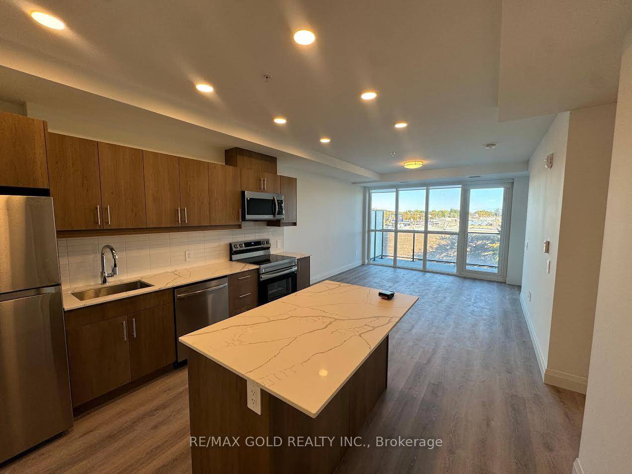 A Location amp ; Stunning Brand New Building !