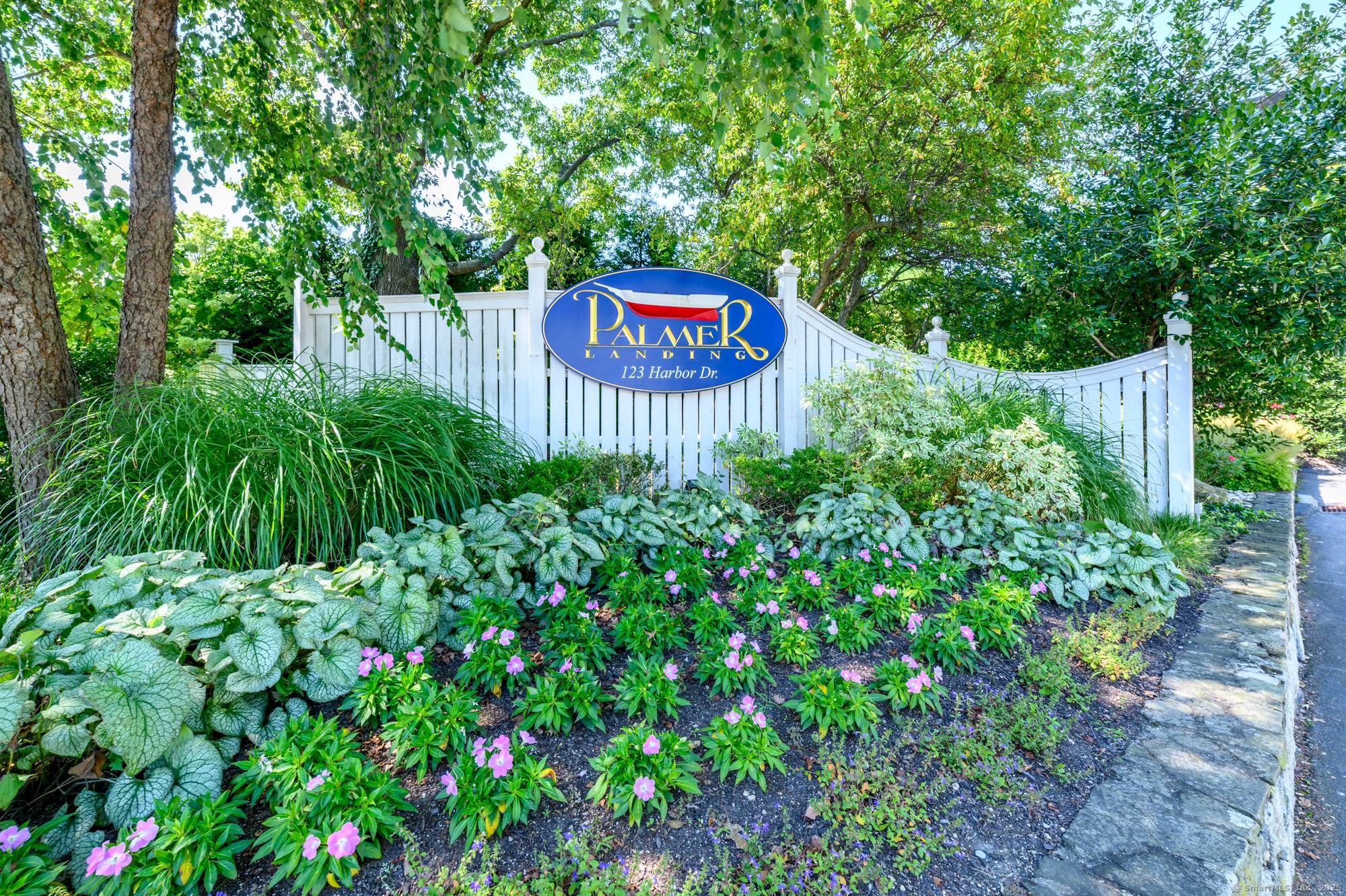 Experience the elegance of waterfront living at Palmer Landing, one of Stamford's most prestigious luxury waterfront communities.