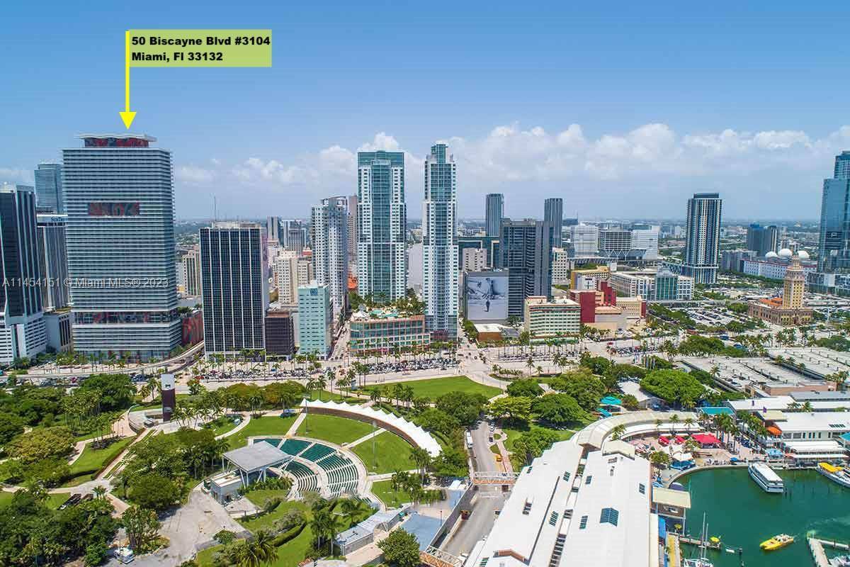 Experience downtown Miami at its finest !