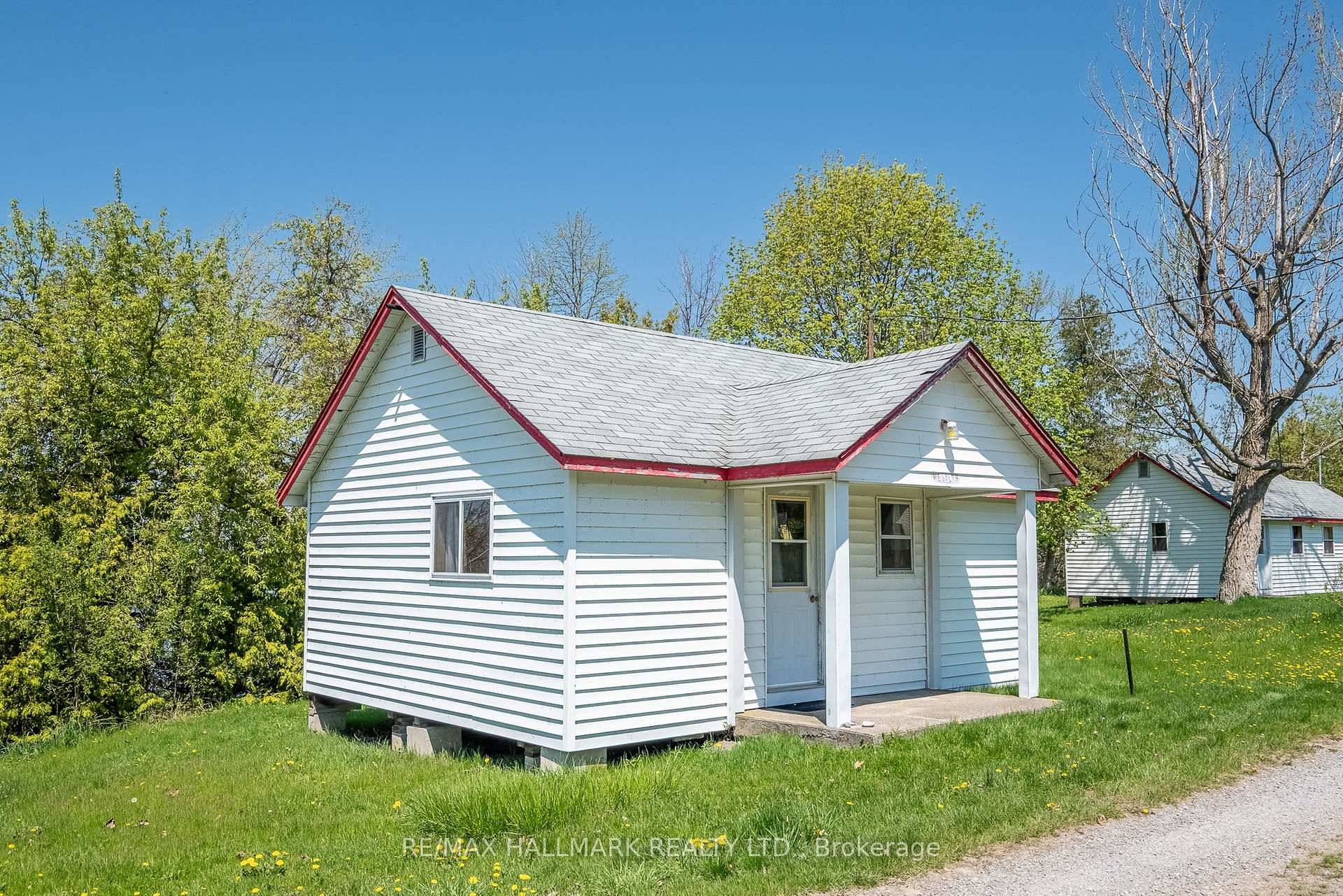 Charming Old Fashion Waterfront Cottage In Prime Rice Lake Resort On Land Lease.