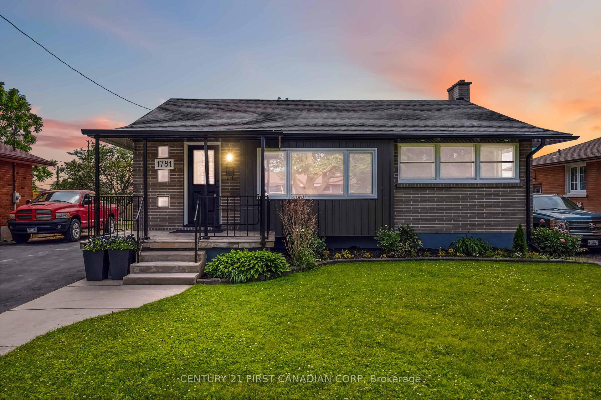 Welcome to 1781 Whitehall Drive a beautifully renovated bungalow situated on a quiet, tree lined street in one of London's most established and family friendly neighborhood.