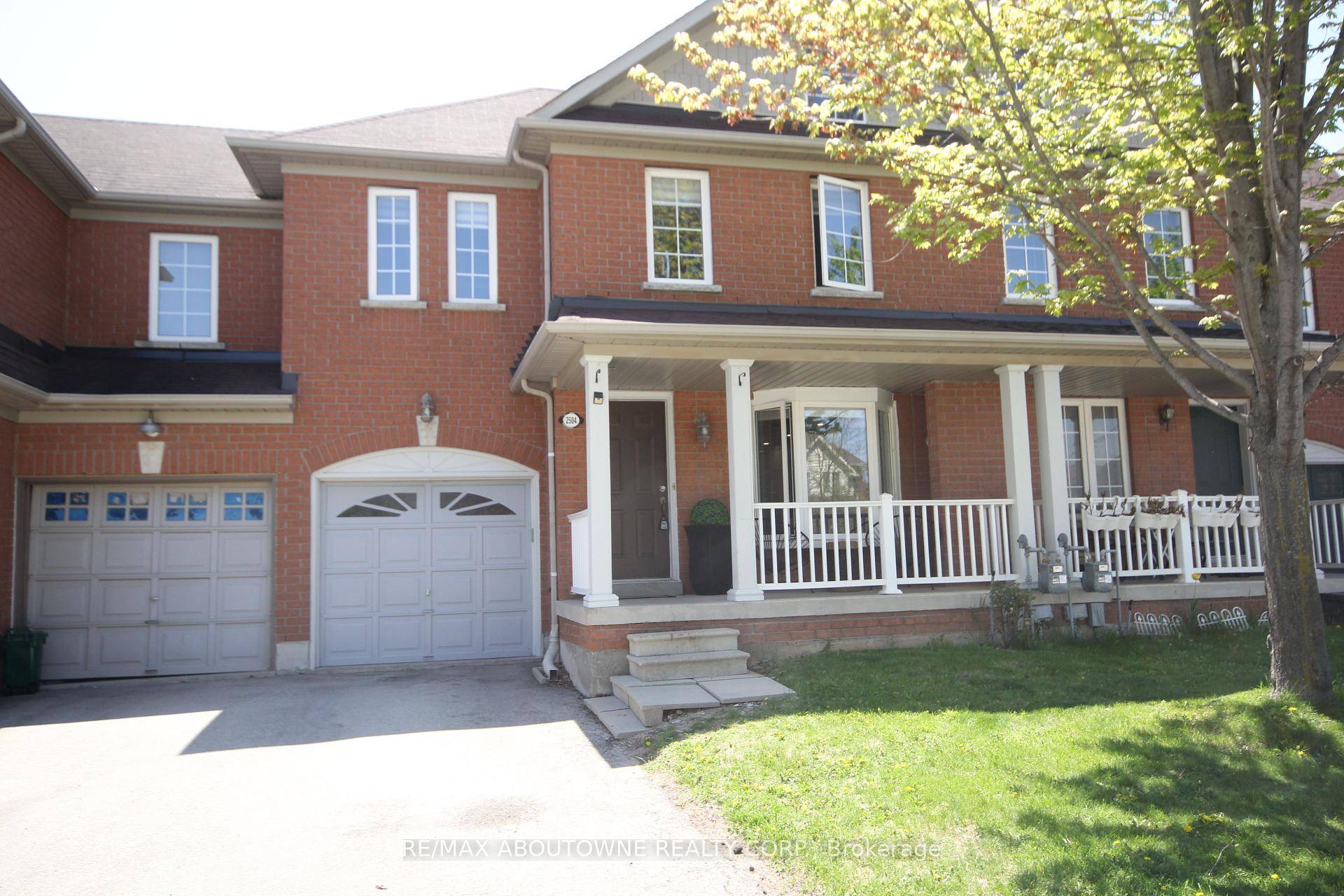 3 Bed 3 Bath Spacious And Bright Townhome Located In Beautiful West Oak Trails In Friendly Neighborhood, Brand New Kitchen, Stainless Steel App.