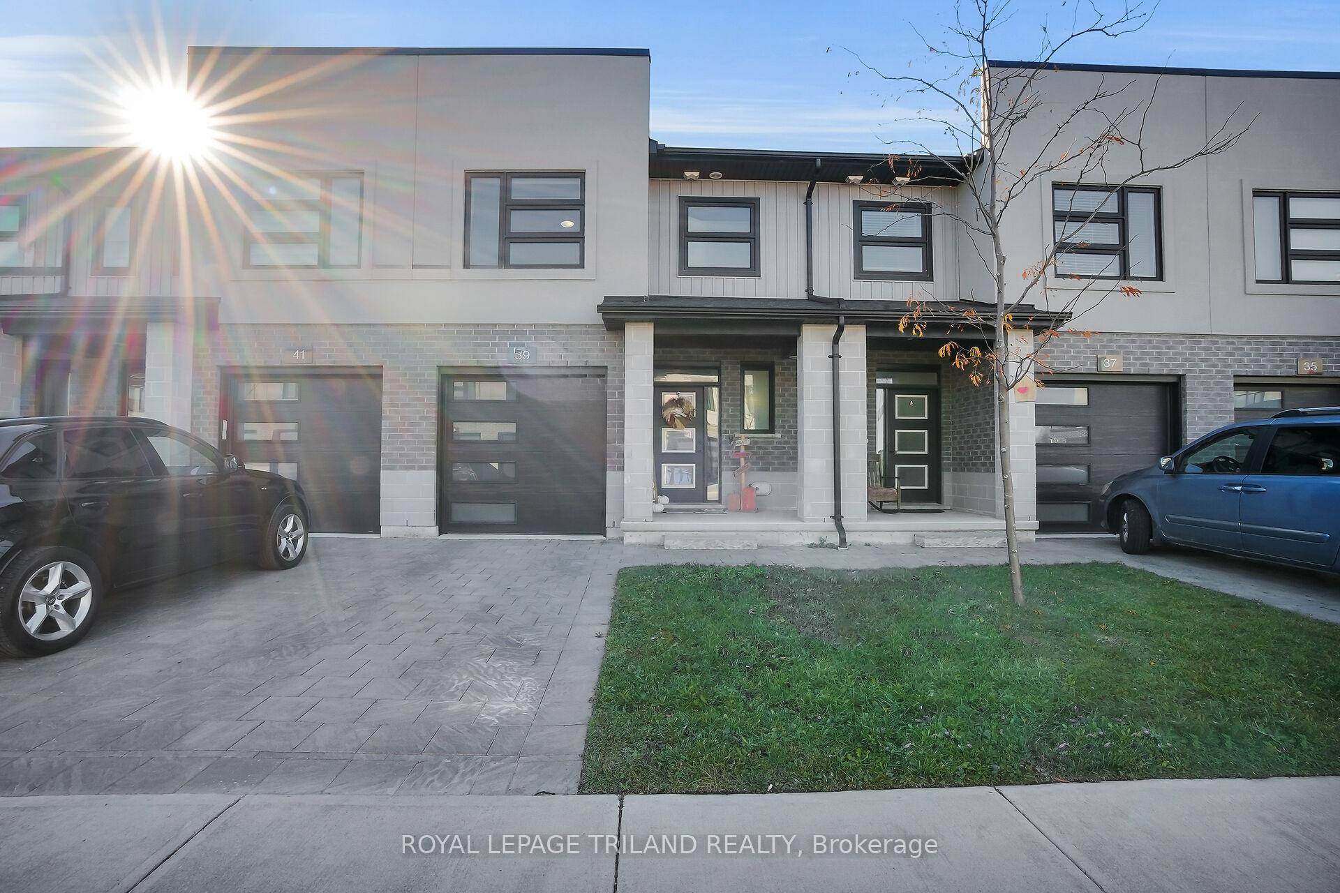 Welcome to this beautifully designed vacant land condo in a prime southwest London location !