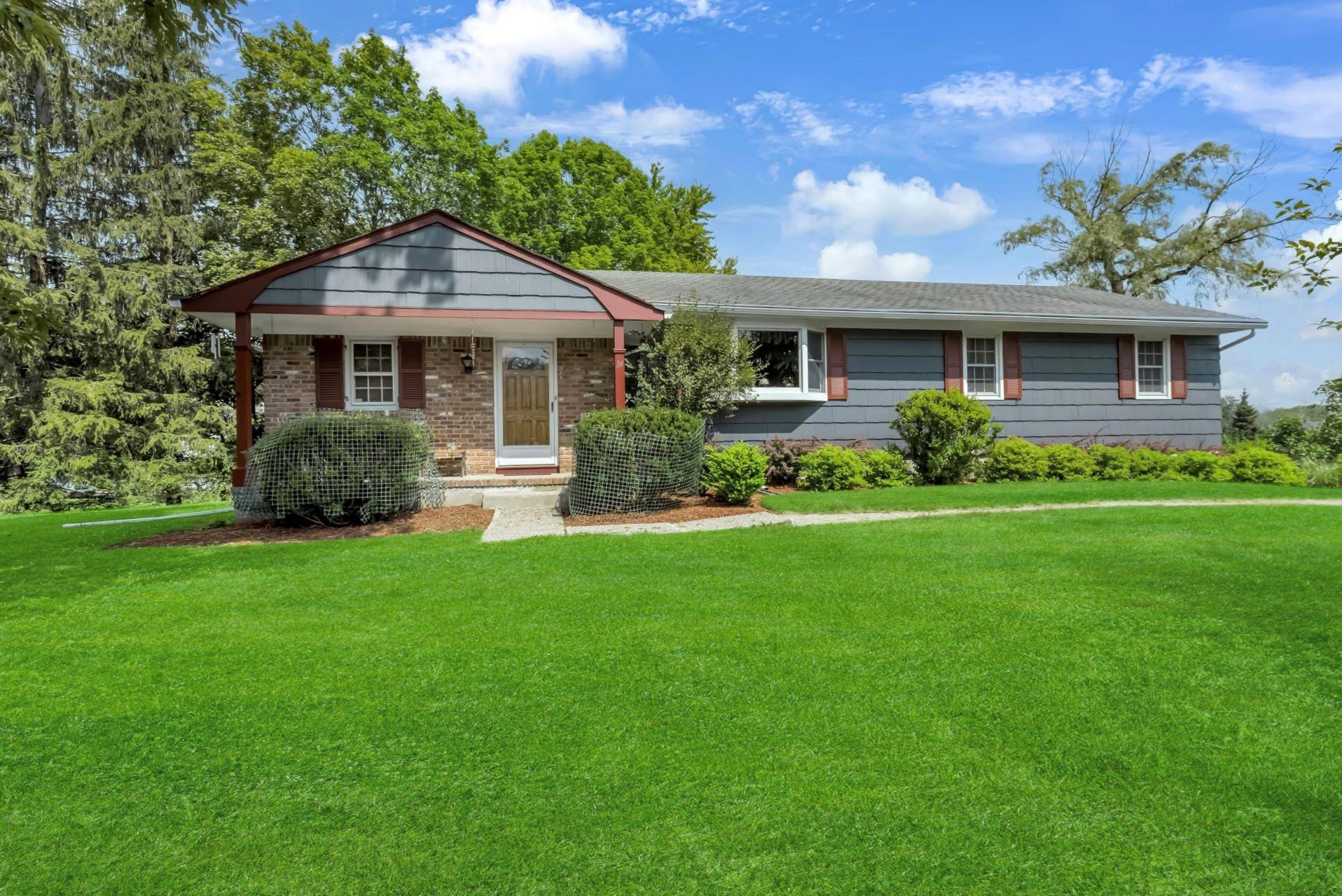 Welcome to 14 Briarwood Drive, a well maintained ranch style home in the sought after Minisink Valley School District.