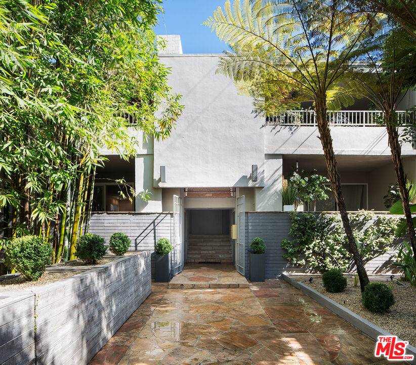 8911 Cynthia St 2BR Sunset Strip La