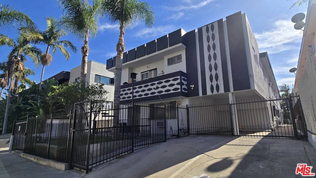 4942   Rosewood Ave 13BR Mid Wilshire La