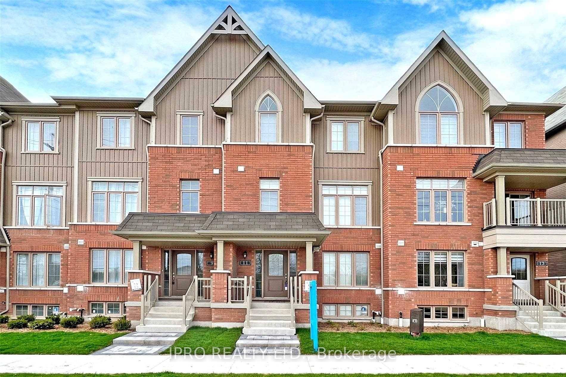 Spacious 3 1 Bedrooms, 3 Washrooms Townhouse build by Minto with Huge Master Bedroom in Desirable Whitby Location, Quartz Counter w center island, Backsplash amp ; S S Appliances in ...