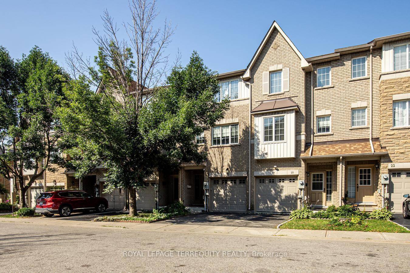 Welcome to this beautifully maintained 3 1 bedroom townhome in the desirable Downsview neighborhood.