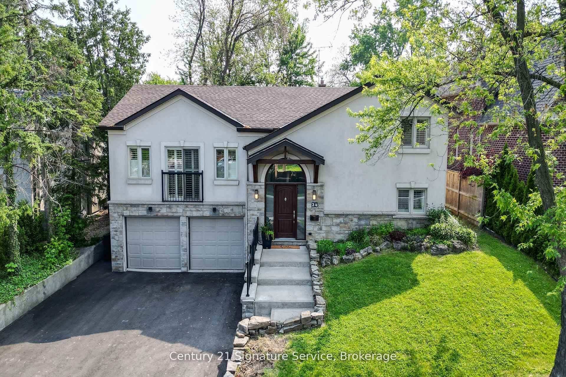 Stunning And Unique Executive Home in the Heart of Streetsville !