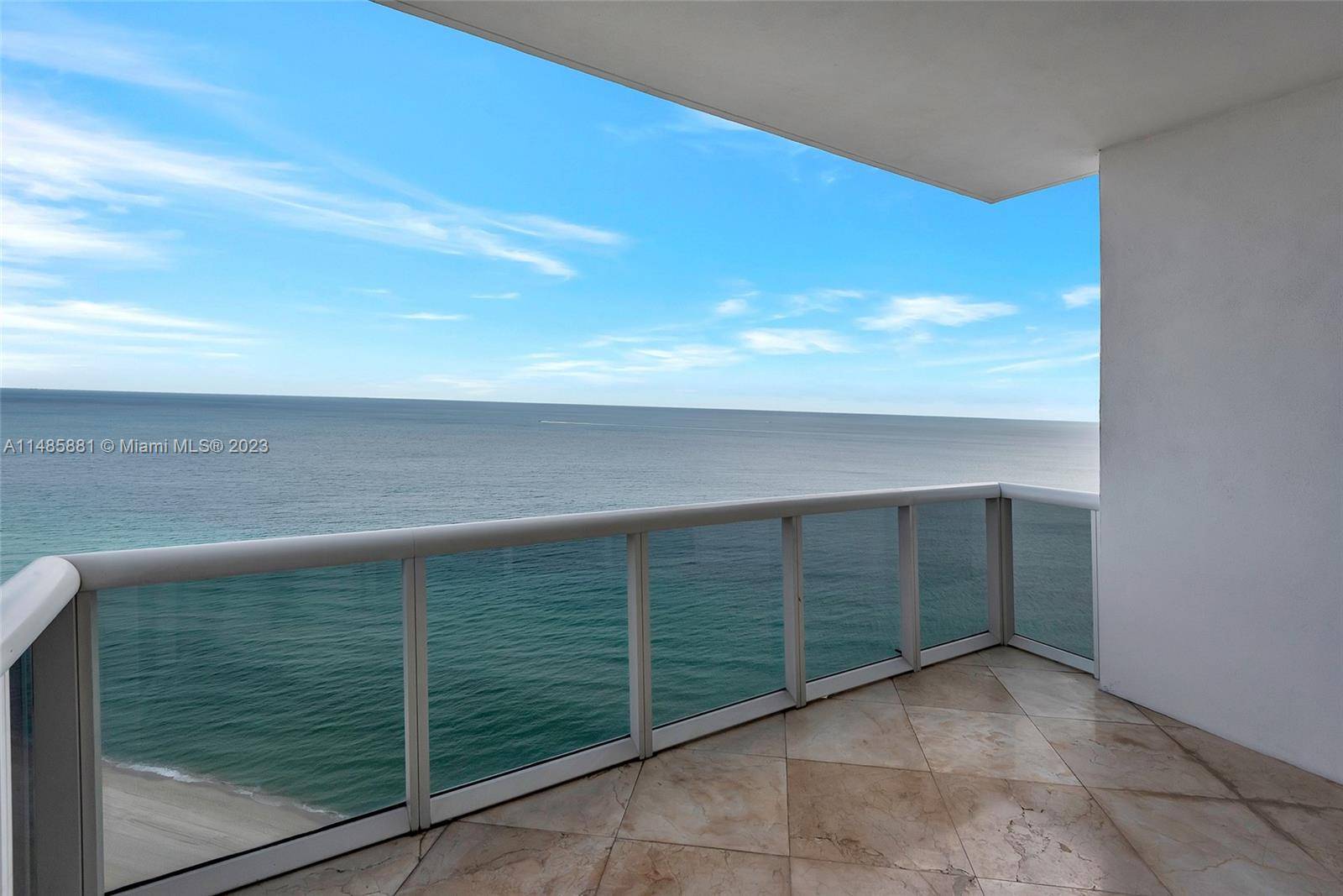 Move in to this gorgeous 2bed unit with panoramic ocean and city views.