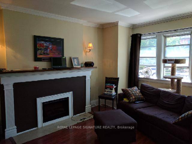 Well Located 1 2 Bedroom In Rosedale Near Chorley Park.