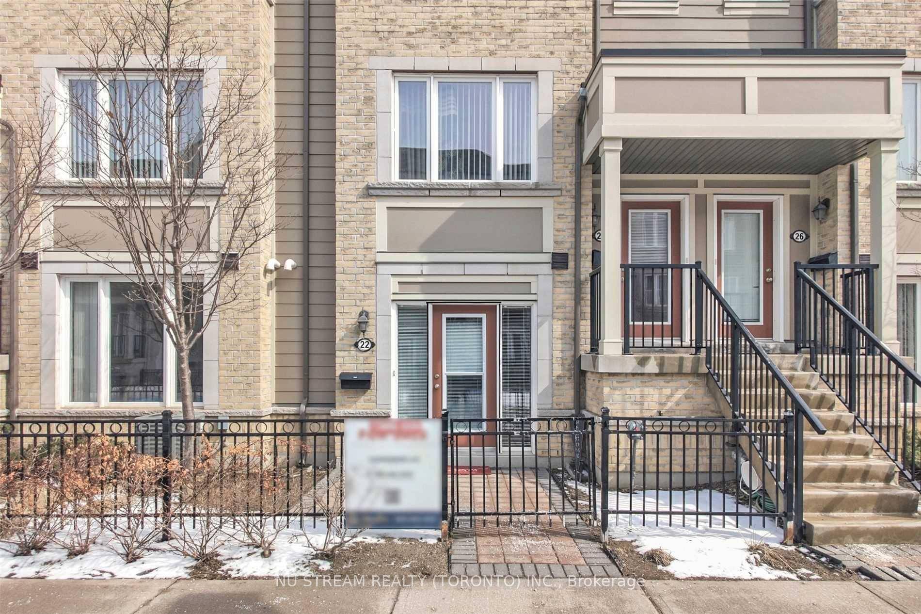 Welcome To This Gorgeous 1 Bedroom Stacked Townhouse In The Heart Central Erin Mills.