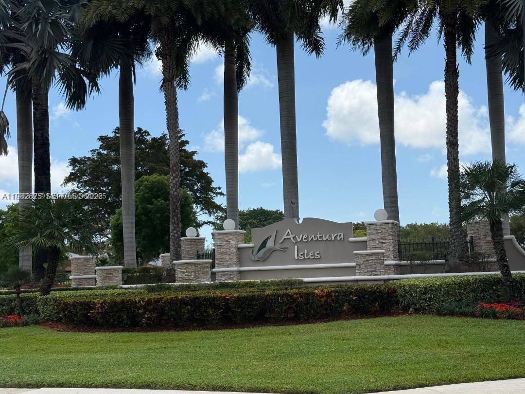 Unapproved Short Sale. Reduced Price for a fast sale Welcome to your dream home in an exclusive, gated community !