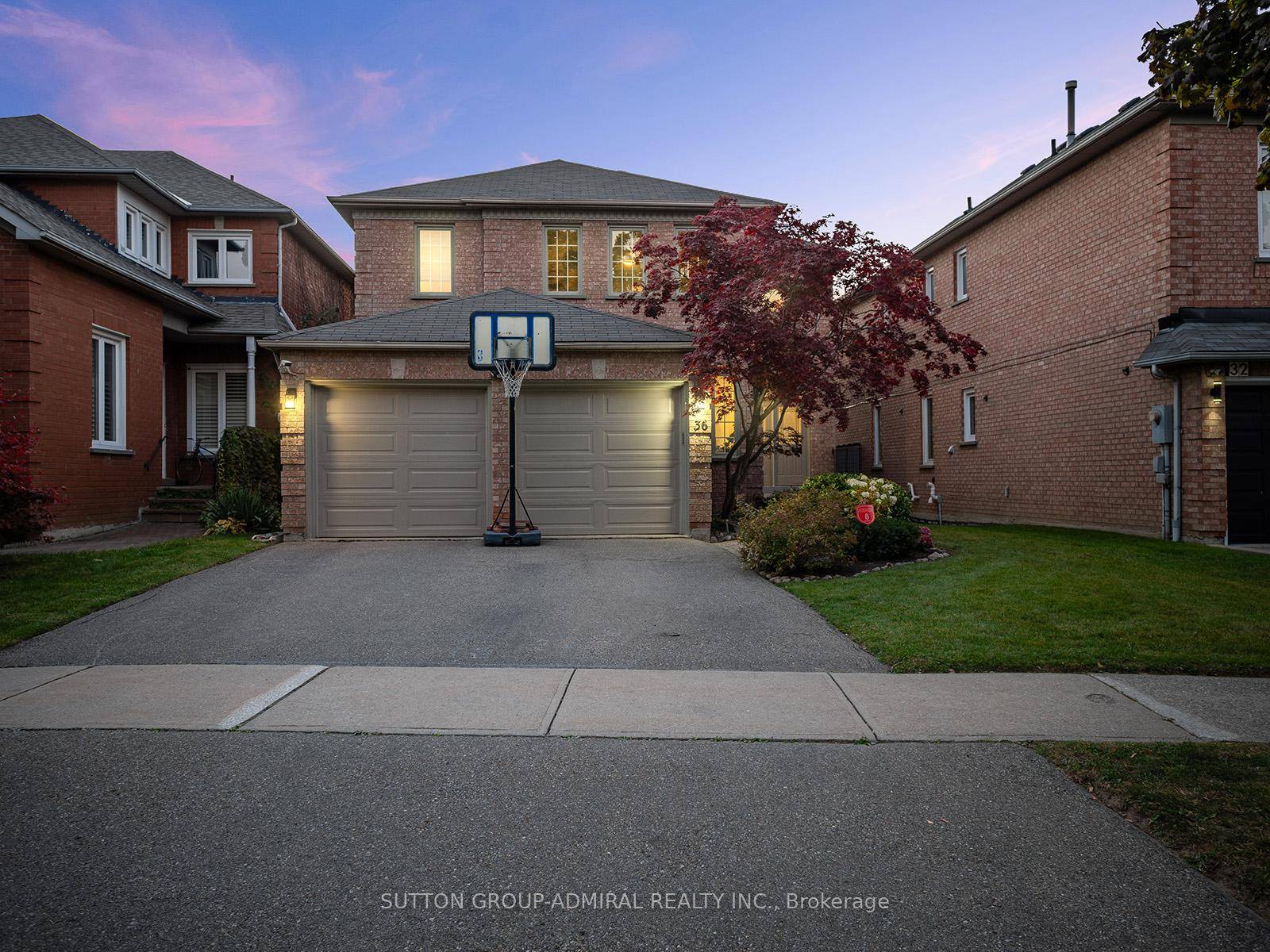 Welcome to 36 Oakhurst Drive in the desirable Beverley Glen community of Vaughan, where comfort meets thoughtful design.