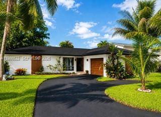WATERFRONT HOME. OVERSIZED LOT.