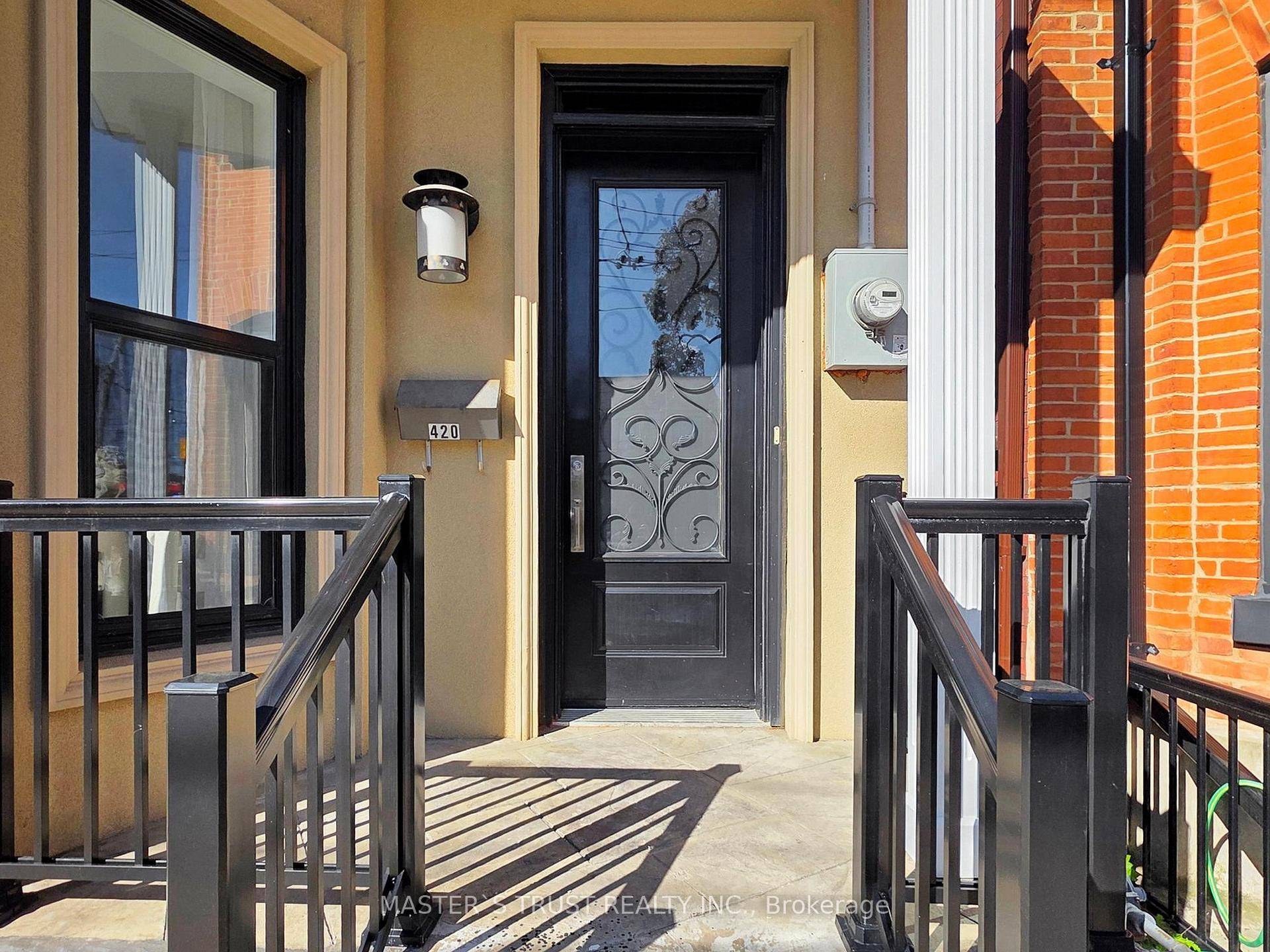 Absolutely Fabulously Renovated From Top To Bottom Quiet amp ; Stunning Detached Home In Trinity Bellwoods !