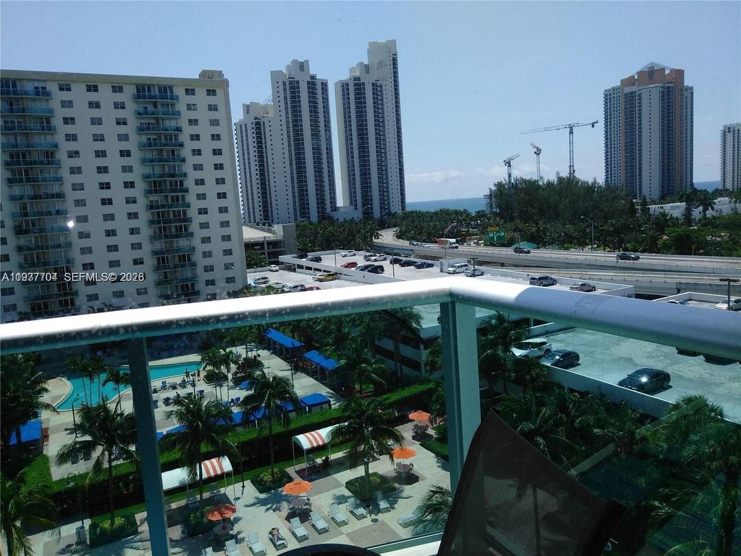 Wonderful unit 1BR 1. 5BA Steps from the Beach Immaculate residence featuring an open kitchen, spacious layout.
