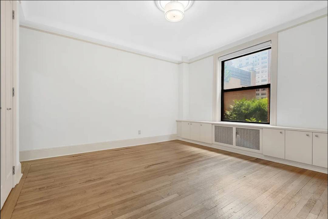 WELCOME HOME ! Move right into this lovely 2bd 1.