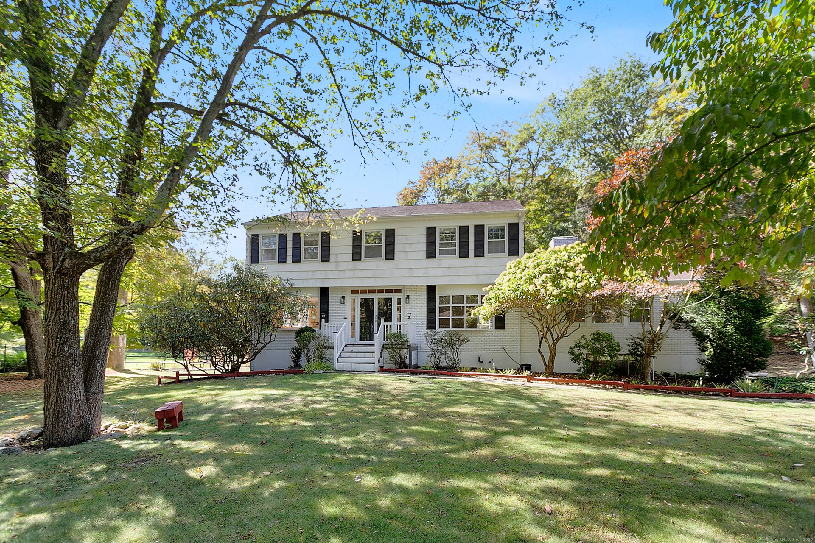 Welcome to 125 Michael Road in desirable North Stamford.