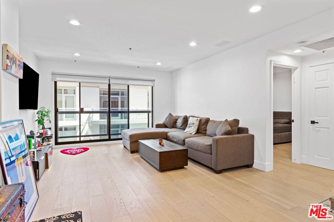 10724 Wilshire Blvd 1BR Westwood La