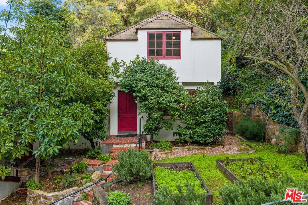 2030   Oakstone Way 2BR Hollywood Hills East La