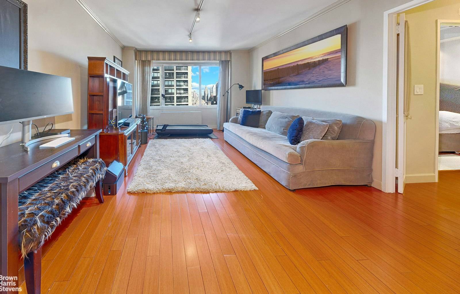 This beautiful apartment offers an opportunity to purchase a fabulous one Bedroom unit in a Luxury Building, at a reasonable price.
