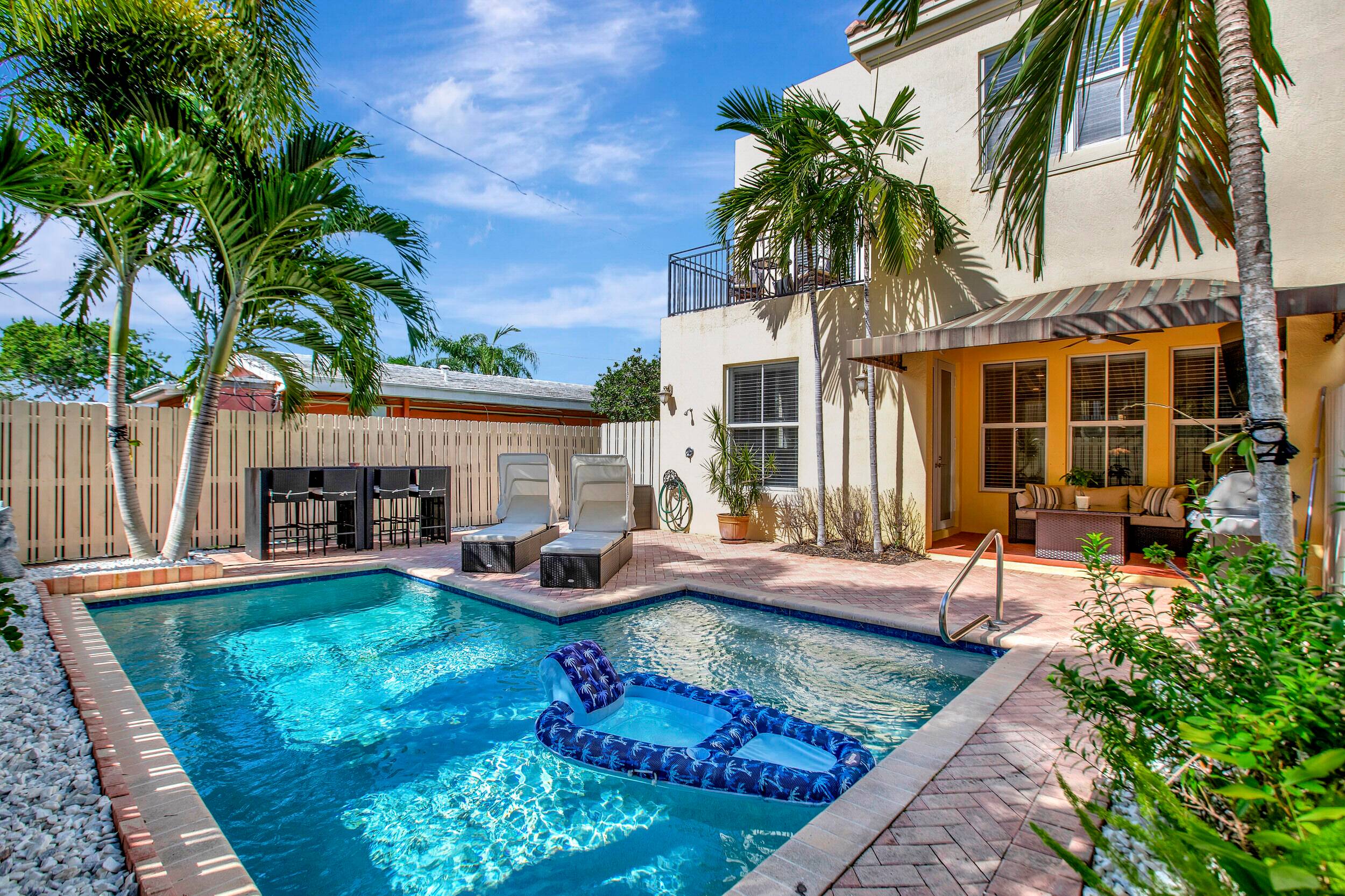 Absolutely stunning modern and spacious 3 story villa !