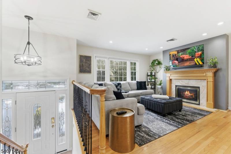 4 Bedroom Home on Quiet Cul de Sac with In Ground Pool, Large Yard Modern UpgradesTucked away on a peaceful cul de sac in Morris County, this move in ready ...