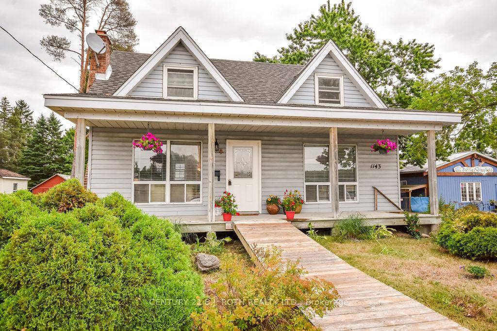 Charming 3 bedroom, 1. 5 bathroom, 1.